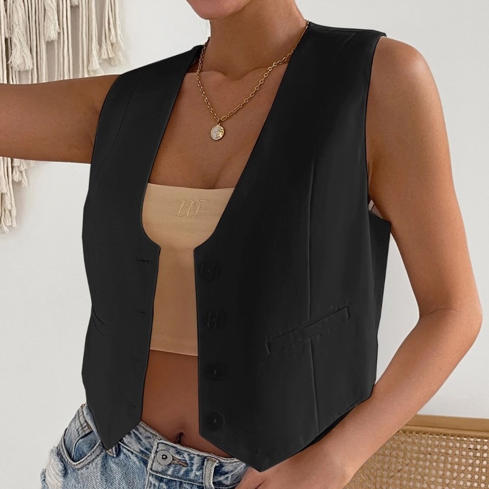 060 Classic Button Faux Pockets Cropped Vest - Picture 9 of 9